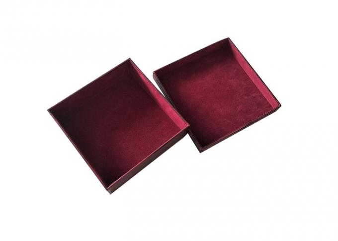 Profundamente - tampa de madeira vermelha da cor e caixas baixas com cartão 1200gsm interno da superfície de veludo