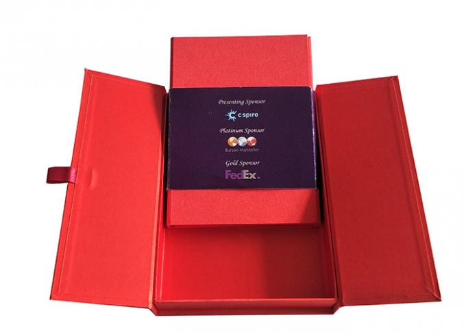 Caixa dada forma do tampão livro vermelho superior, caixa magnética da aleta com a fita do cetim da largura de 2cm