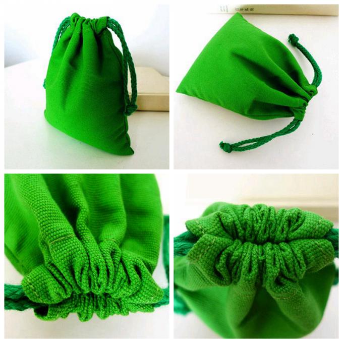 Sacos de cordão verdes feitos sob encomenda de veludo do tamanho pequeno macios para proteger a joia