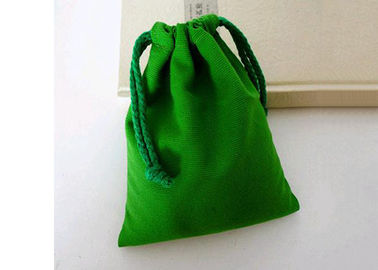 China Sacos de cordão verdes feitos sob encomenda de veludo do tamanho pequeno macios para proteger a joia fábrica