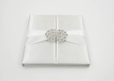 China Convite de seda branco elegante do casamento da caixa de presente do presente do cartão com curva/curvatura fábrica