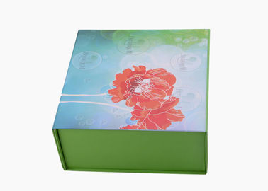 China Do logotipo magnético de papel da impressão do cartão da caixa de presente da roupa superfície matte da laminação fábrica