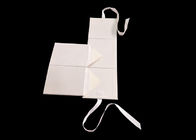 As caixas de dobramento lisas do quadrado branco da caixa com fita abrem/fechamentos fornecedor