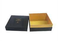As caixas cosméticas do presente do presente com logotipo gravado cartão das tampas compõem o empacotamento fornecedor