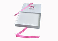 Caixa de empacotamento de dobramento da palmilha lustrosa branca das caixas de presente do fechamento da fita para mulheres fornecedor