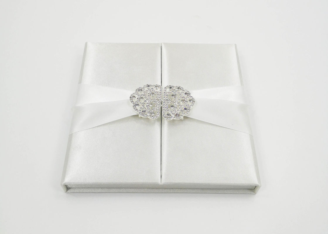 Convite de seda branco elegante do casamento da caixa de presente do presente do cartão com curva/curvatura fornecedor