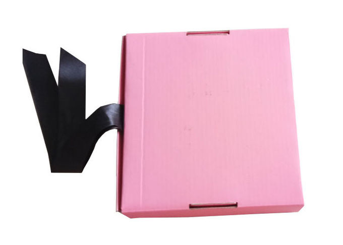 O fechamento cor-de-rosa da fita corrugou a caixa de presente para meninas veste-se/extensão do cabelo
