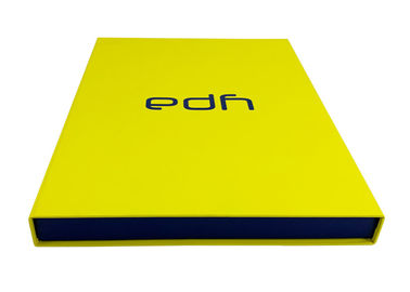 Caixa de presente dada forma da cor livro amarelo, caixas da parte superior da aleta do cartão com captura magnética