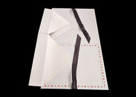 Caixa de empacotamento do fato dobrável branco do cartão com fechamento da fita fornecedor